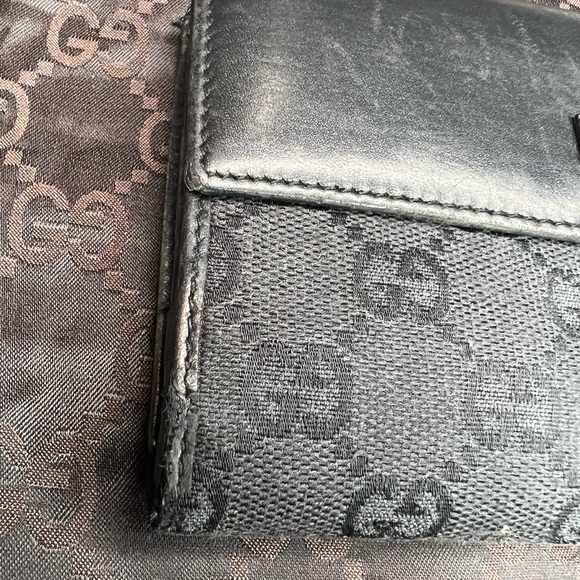 Authentic GUCCI wallet - Picture 13 of 16
